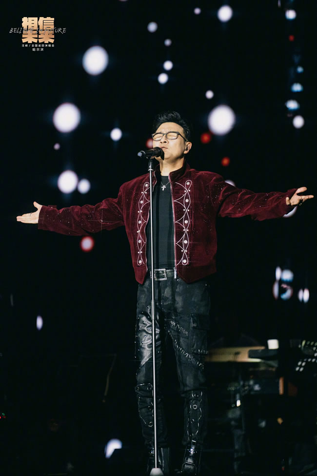 汪峰演唱会（正规一元一分麻将群）跑调又身材走样 网友：终于理解章子怡的选择