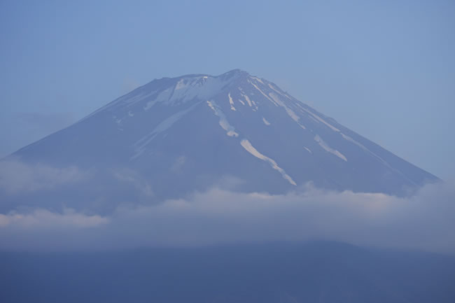 日本富士山迎2025年「初冠雪」 较前一年早15天