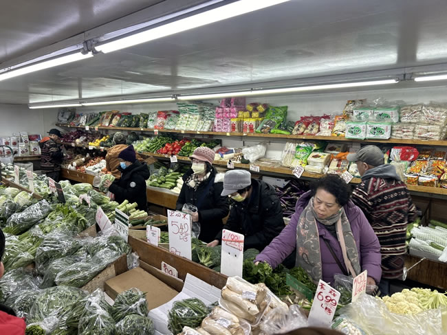 纽约市家庭粮食不足问题恶化 民众分享省钱妙招