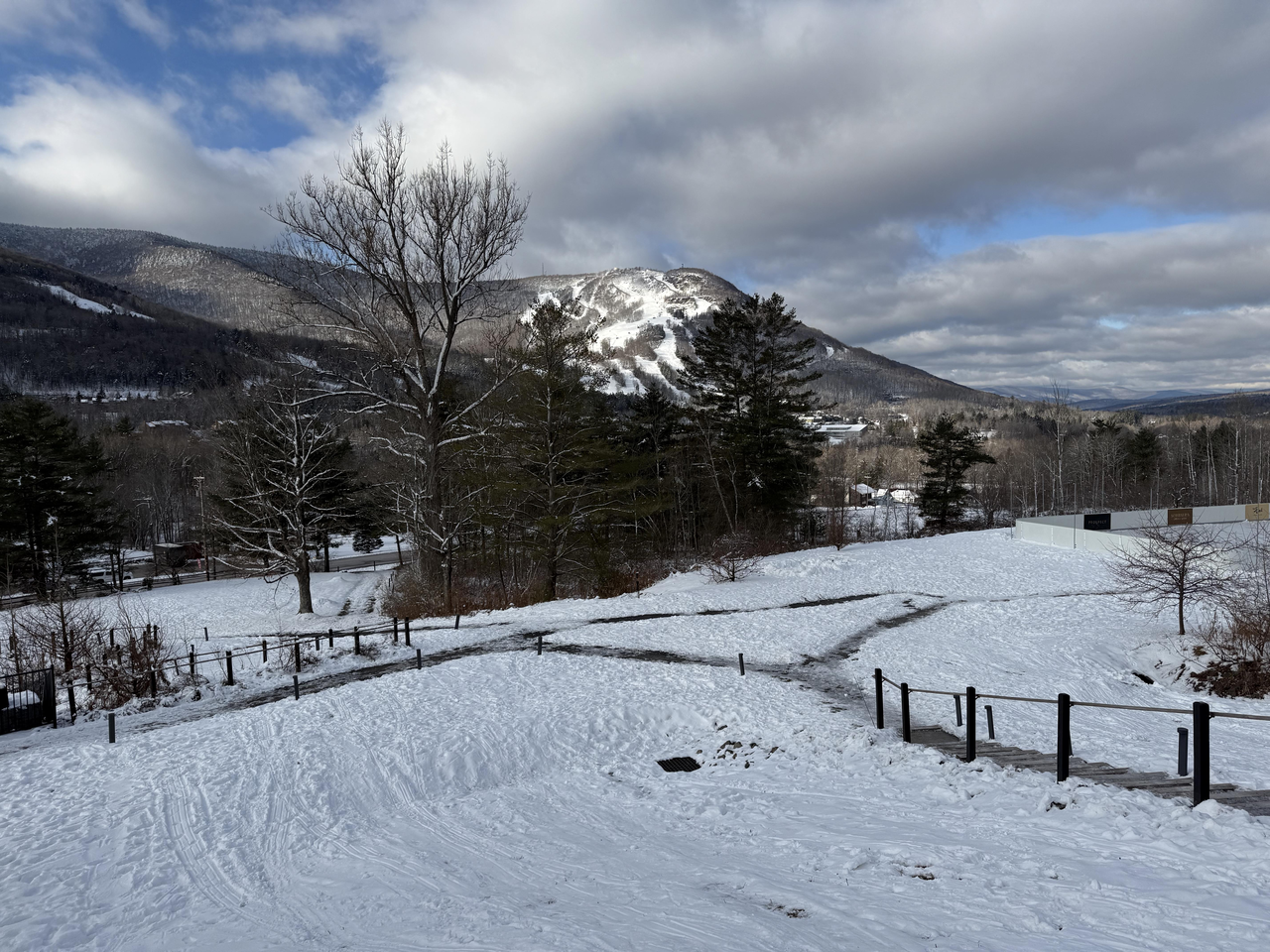 从森林看到湖泊 造访纽约州小镇漫游雪国风光