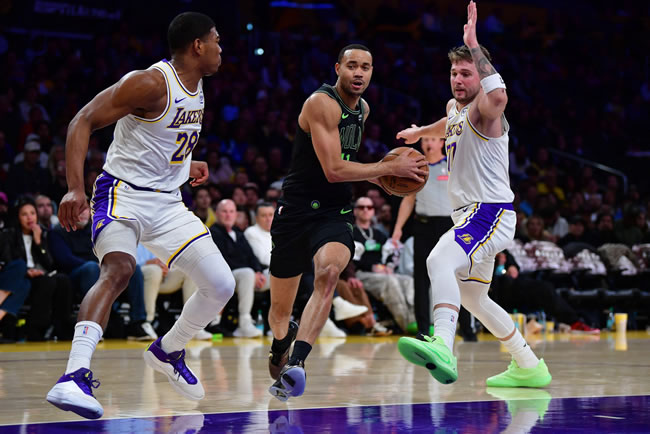 NBA／首节灌46分 詹姆斯休兵 湖人照退鹈鹕夺7连胜