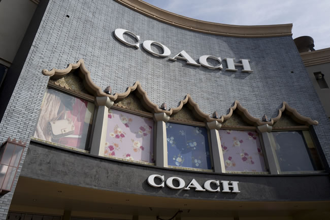 年轻人青睐也敌不过关税 Coach母公司获利预测失色 股价跌逾15%
