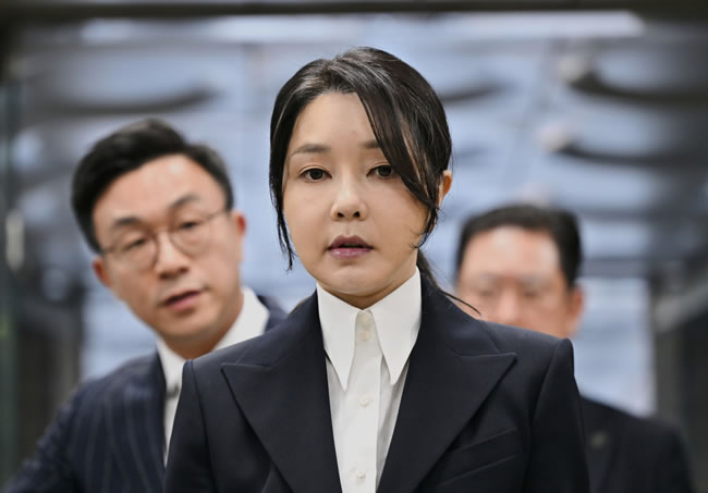 韩媒：尹锡悦夫人金建希被捕 前总统伉俪首次同遭羁押