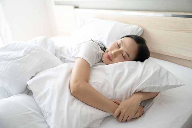 你躺床后秒入睡？医揭「藏2健康警讯」：身体在求救