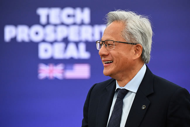 黄仁勋谈入股英特尔 指政府未介入、续评估代工技术