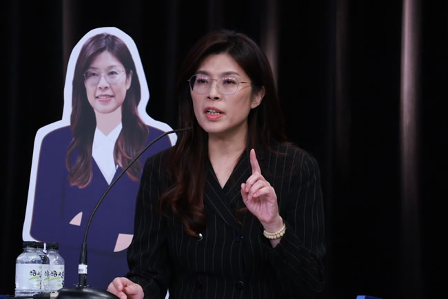 郑丽文支持率第一  学者：反映基层政治焦虑