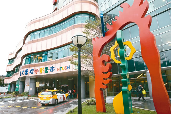 台大儿科医时薪不到30美元?网称比家教低 院方:有底薪