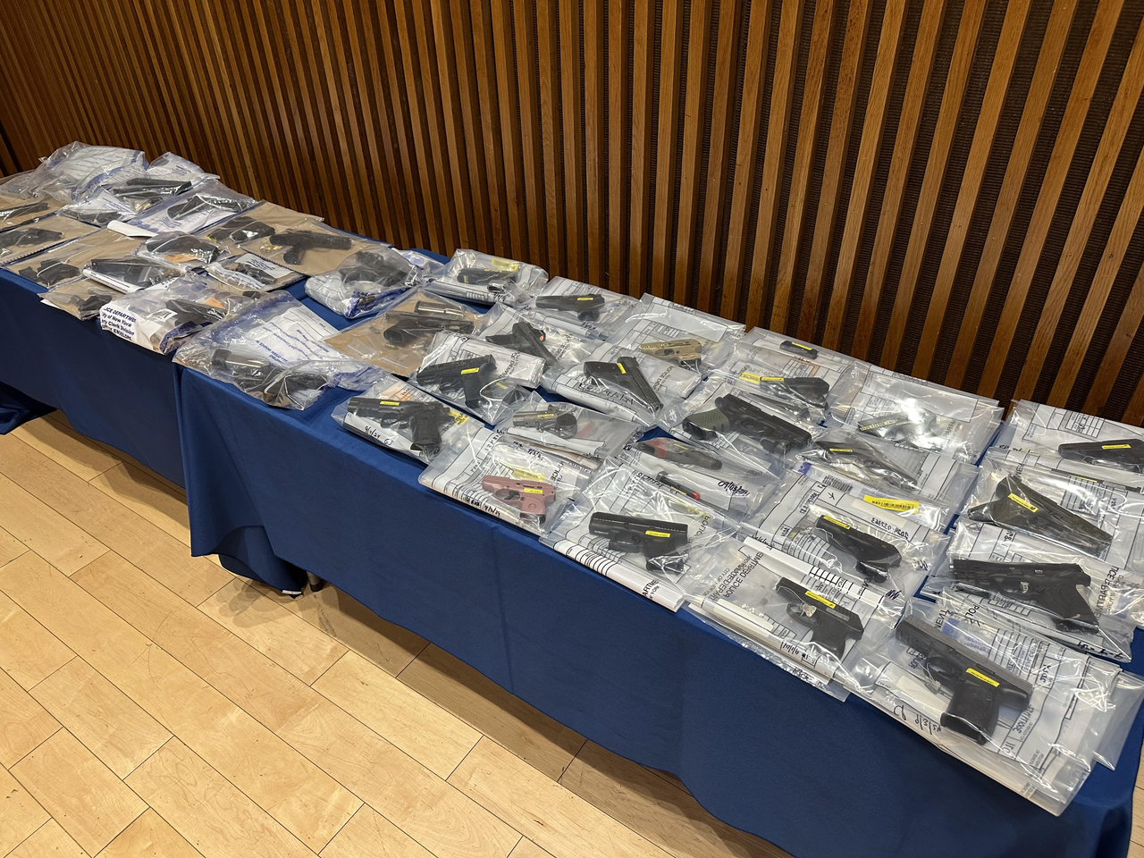 纽约公校1天2起携枪入校案 1学生被捕竟是通缉犯